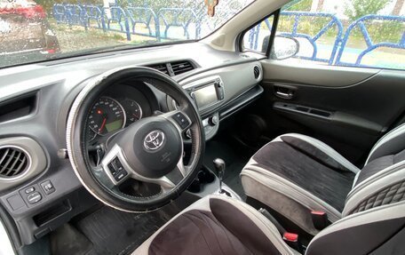 Toyota Yaris III рестайлинг, 2013 год, 1 000 000 рублей, 10 фотография