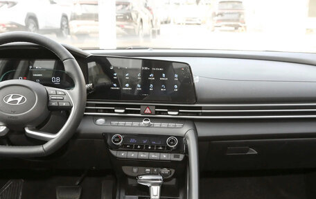 Hyundai Elantra, 2025 год, 2 100 000 рублей, 13 фотография