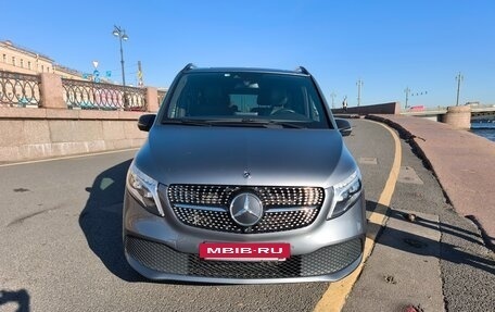 Mercedes-Benz V-Класс, 2019 год, 5 600 000 рублей, 2 фотография