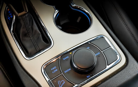 Jeep Grand Cherokee, 2016 год, 2 700 000 рублей, 27 фотография