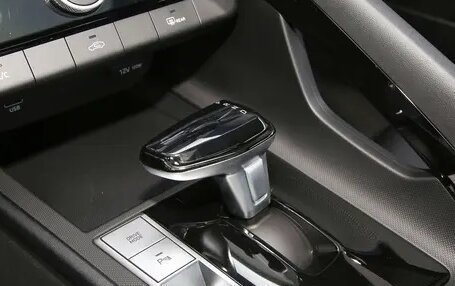 Hyundai Elantra, 2025 год, 2 050 000 рублей, 24 фотография