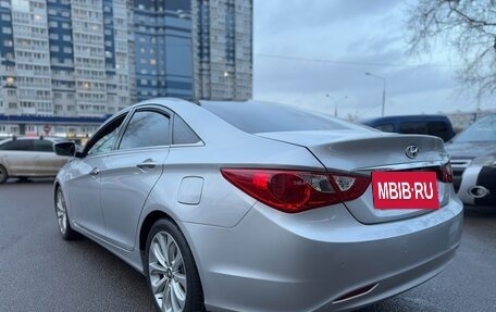 Hyundai Sonata VI, 2013 год, 950 000 рублей, 4 фотография