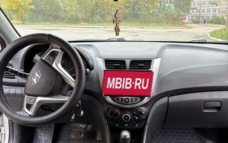 Hyundai Solaris II рестайлинг, 2011 год, 600 000 рублей, 1 фотография