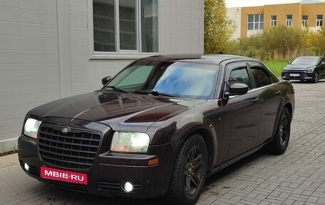 Chrysler 300C II, 2004 год, 500 000 рублей, 1 фотография