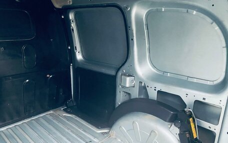 Renault Kangoo II рестайлинг, 2011 год, 550 000 рублей, 24 фотография