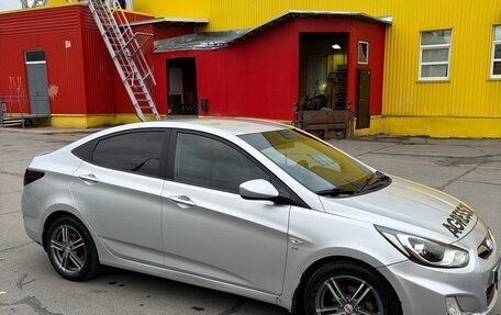 Hyundai Solaris II рестайлинг, 2011 год, 600 000 рублей, 3 фотография
