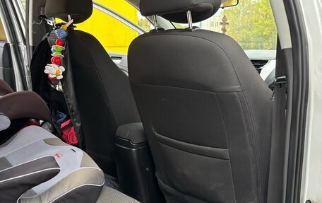 Hyundai Solaris II рестайлинг, 2011 год, 600 000 рублей, 12 фотография