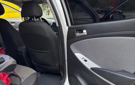 Hyundai Solaris II рестайлинг, 2011 год, 600 000 рублей, 11 фотография