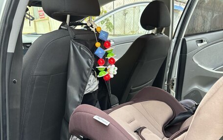 Hyundai Solaris II рестайлинг, 2011 год, 600 000 рублей, 15 фотография