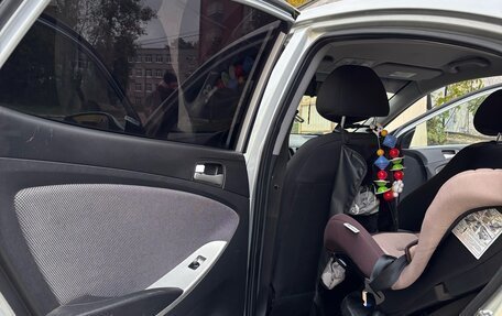 Hyundai Solaris II рестайлинг, 2011 год, 600 000 рублей, 16 фотография