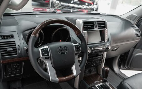 Toyota Land Cruiser Prado 150 рестайлинг 2, 2011 год, 2 299 000 рублей, 10 фотография