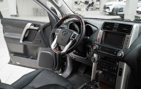 Toyota Land Cruiser Prado 150 рестайлинг 2, 2011 год, 2 299 000 рублей, 14 фотография