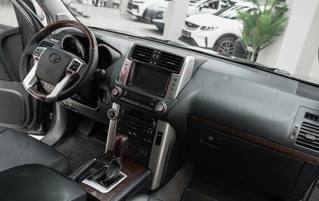 Toyota Land Cruiser Prado 150 рестайлинг 2, 2011 год, 2 299 000 рублей, 13 фотография