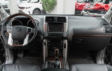 Toyota Land Cruiser Prado 150 рестайлинг 2, 2011 год, 2 299 000 рублей, 11 фотография