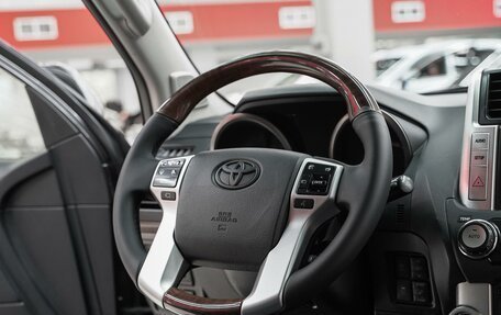 Toyota Land Cruiser Prado 150 рестайлинг 2, 2011 год, 2 299 000 рублей, 12 фотография