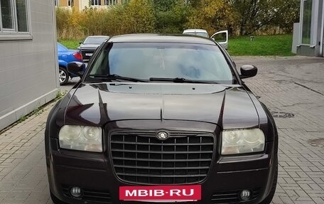 Chrysler 300C II, 2004 год, 500 000 рублей, 2 фотография
