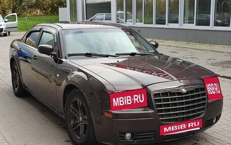 Chrysler 300C II, 2004 год, 500 000 рублей, 3 фотография