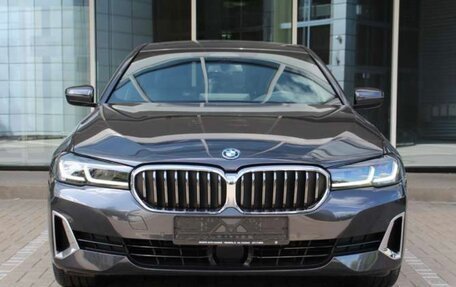 BMW 5 серия, 2022 год, 6 100 000 рублей, 3 фотография