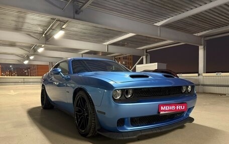 Dodge Challenger III рестайлинг 2, 2019 год, 4 500 000 рублей, 1 фотография