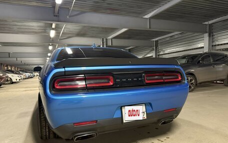 Dodge Challenger III рестайлинг 2, 2019 год, 4 500 000 рублей, 5 фотография