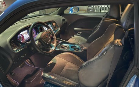 Dodge Challenger III рестайлинг 2, 2019 год, 4 500 000 рублей, 12 фотография