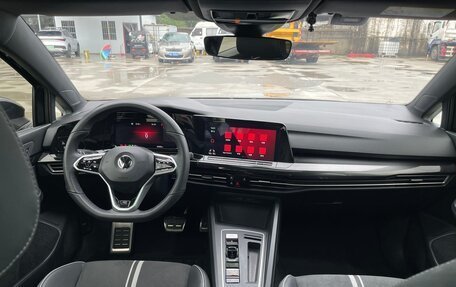 Volkswagen Golf VIII, 2022 год, 2 640 000 рублей, 8 фотография