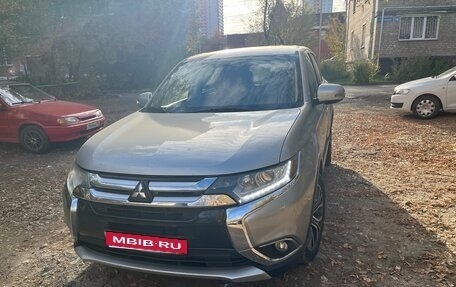 Mitsubishi Outlander III рестайлинг 3, 2018 год, 1 900 000 рублей, 1 фотография