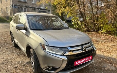 Mitsubishi Outlander III рестайлинг 3, 2018 год, 1 900 000 рублей, 2 фотография