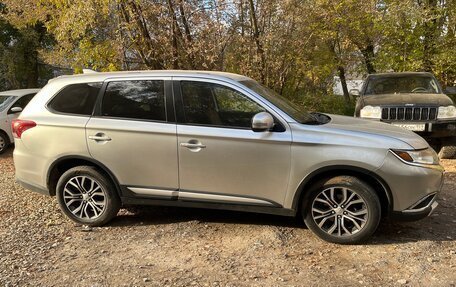 Mitsubishi Outlander III рестайлинг 3, 2018 год, 1 900 000 рублей, 3 фотография