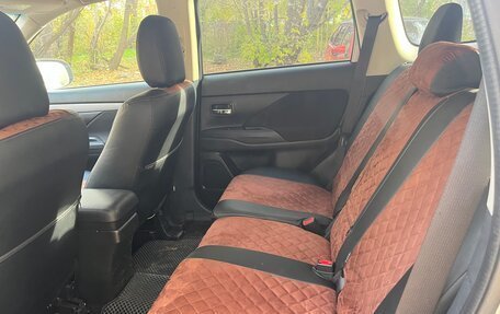 Mitsubishi Outlander III рестайлинг 3, 2018 год, 1 900 000 рублей, 8 фотография