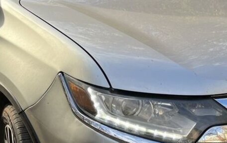 Mitsubishi Outlander III рестайлинг 3, 2018 год, 1 900 000 рублей, 10 фотография