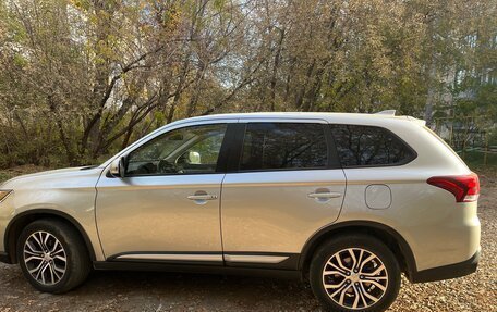 Mitsubishi Outlander III рестайлинг 3, 2018 год, 1 900 000 рублей, 6 фотография