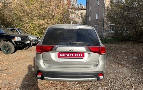 Mitsubishi Outlander III рестайлинг 3, 2018 год, 1 900 000 рублей, 5 фотография