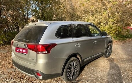 Mitsubishi Outlander III рестайлинг 3, 2018 год, 1 900 000 рублей, 4 фотография