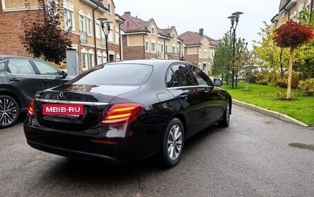 Mercedes-Benz E-Класс, 2020 год, 2 400 000 рублей, 3 фотография