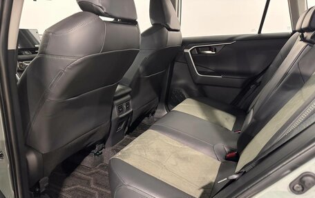 Toyota RAV4, 2025 год, 4 250 000 рублей, 24 фотография