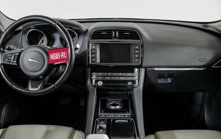 Jaguar F-Pace, 2017 год, 2 930 000 рублей, 11 фотография