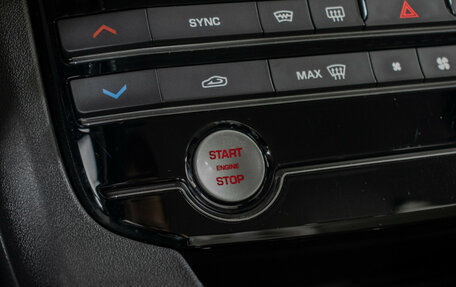 Jaguar F-Pace, 2017 год, 2 930 000 рублей, 14 фотография