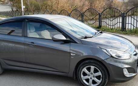 Hyundai Solaris II рестайлинг, 2011 год, 590 000 рублей, 2 фотография