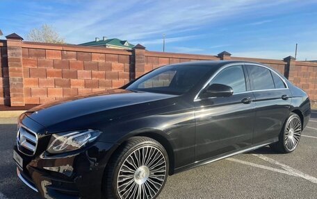 Mercedes-Benz E-Класс, 2019 год, 3 500 000 рублей, 8 фотография