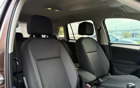 Volkswagen Tiguan II, 2018 год, 2 200 000 рублей, 13 фотография