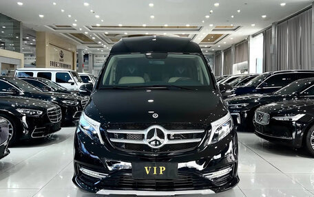 Mercedes-Benz V-Класс, 2022 год, 7 100 000 рублей, 2 фотография