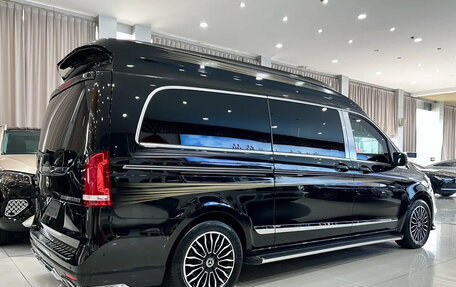 Mercedes-Benz V-Класс, 2022 год, 7 100 000 рублей, 3 фотография