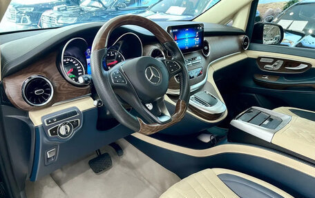 Mercedes-Benz V-Класс, 2022 год, 7 100 000 рублей, 4 фотография