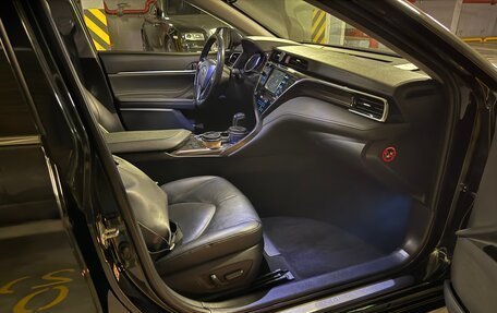 Toyota Camry, 2018 год, 2 390 000 рублей, 4 фотография