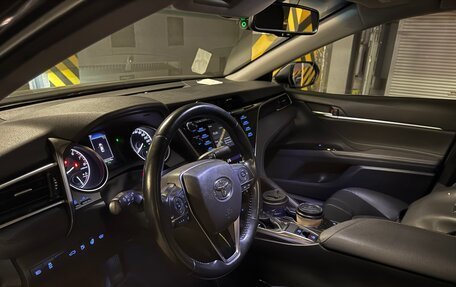 Toyota Camry, 2018 год, 2 390 000 рублей, 3 фотография