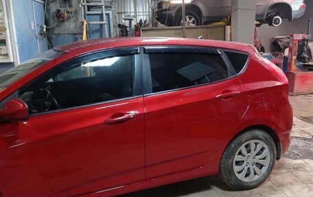 Hyundai Solaris II рестайлинг, 2011 год, 650 000 рублей, 6 фотография