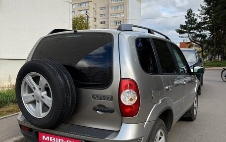 Chevrolet Niva I рестайлинг, 2015 год, 570 000 рублей, 4 фотография