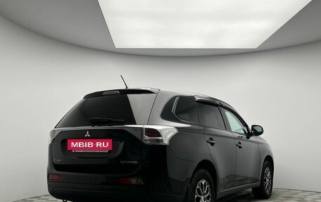 Mitsubishi Outlander III рестайлинг 3, 2013 год, 1 200 000 рублей, 10 фотография