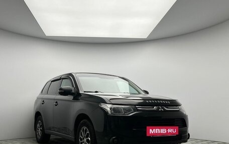 Mitsubishi Outlander III рестайлинг 3, 2013 год, 1 200 000 рублей, 8 фотография